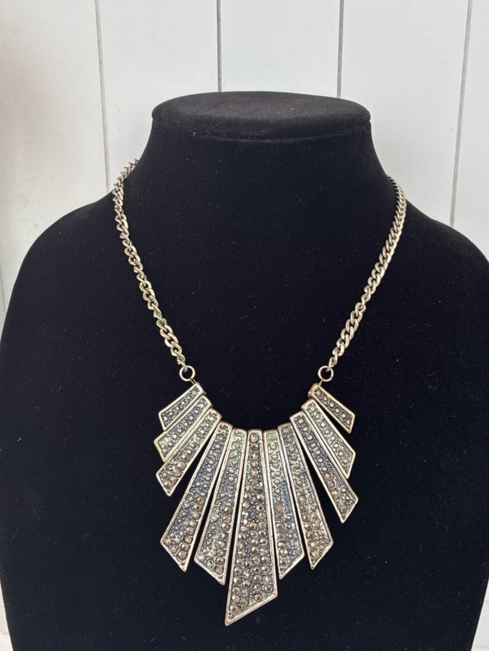 Lucky Brand silver Tone Fan Crystal Statement Necklace - Silver Crystals